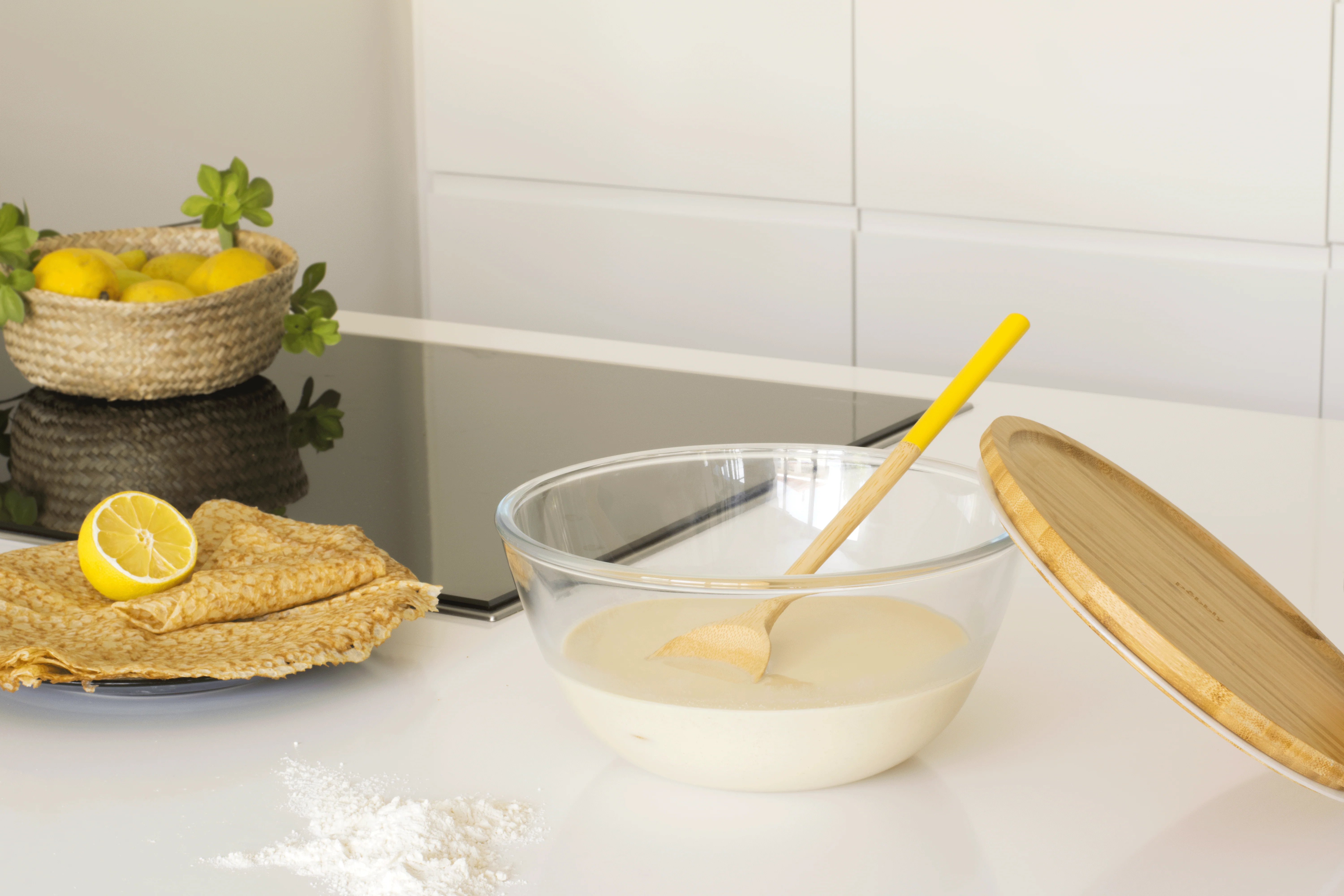 Glass Mixing Bowl with Bamboo Lid - Image 3