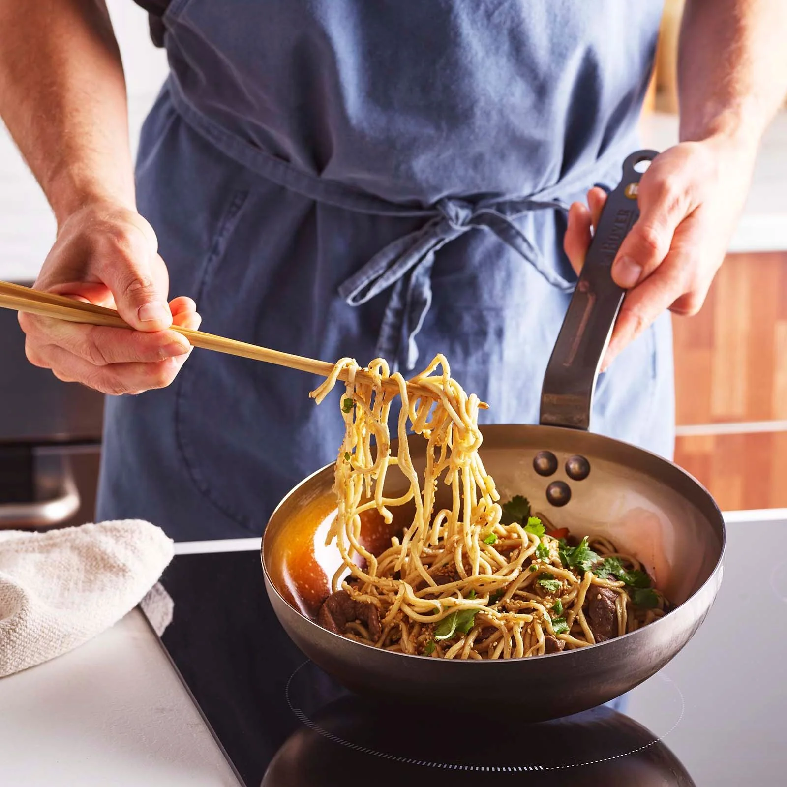 MINERAL B Carbon Steel Wok - Image 6